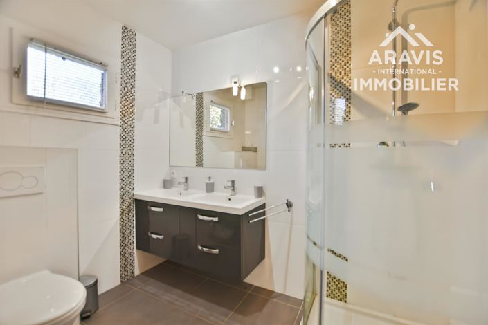 Image No.8-4 Bed House for sale