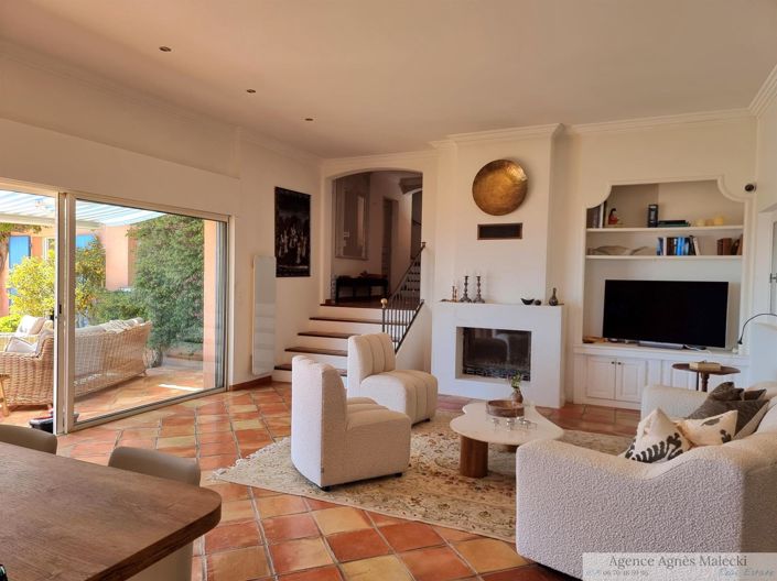 Image No.8-5 Bed House for sale