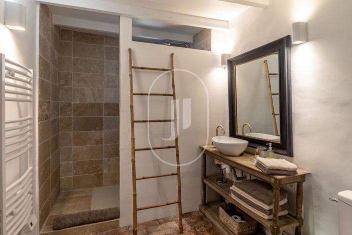 Image No.10-11 Bed House for sale