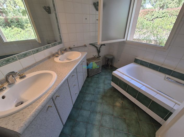 Image No.10-4 Bed House for sale