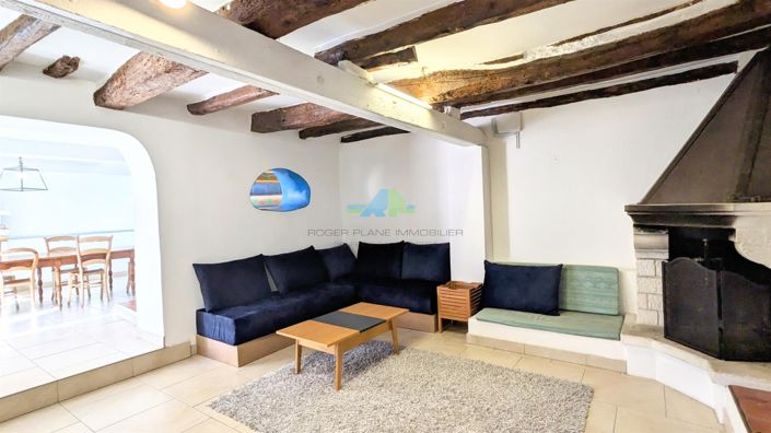 Image No.8-7 Bed House for sale