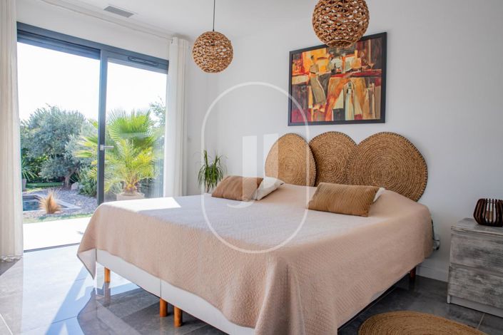 Image No.10-6 Bed House for sale