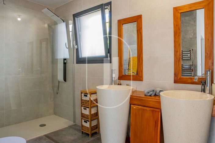 Image No.11-6 Bed House for sale