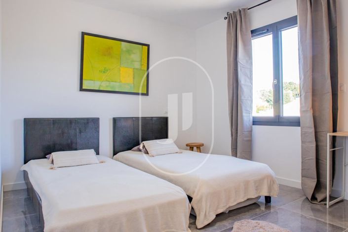 Image No.7-6 Bed House for sale