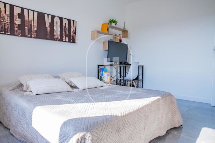 Image No.8-6 Bed House for sale