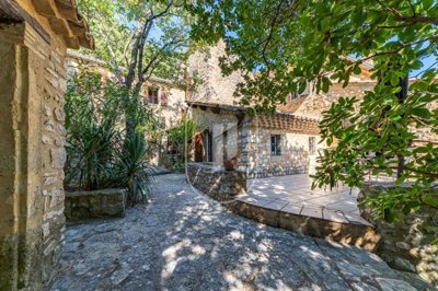 5 Bed House for sale