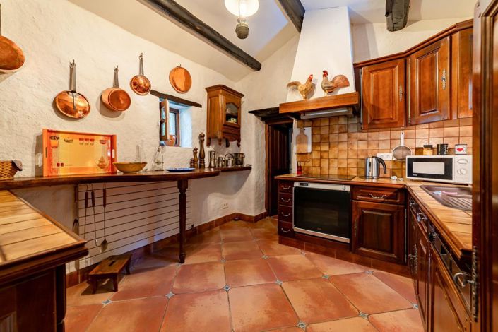 Image No.6-5 Bed House for sale