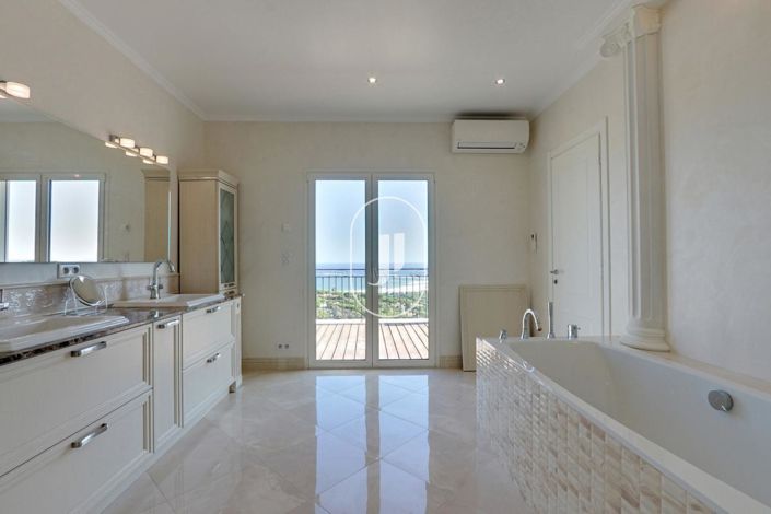 Image No.10-7 Bed House for sale