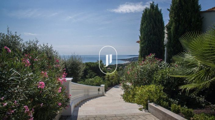 Image No.11-7 Bed House for sale