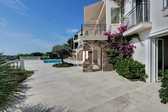 Image No.14-7 Bed House for sale