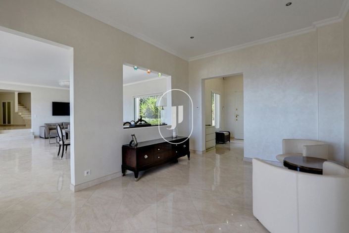 Image No.19-7 Bed House for sale