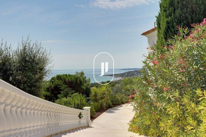 Image No.20-7 Bed House for sale