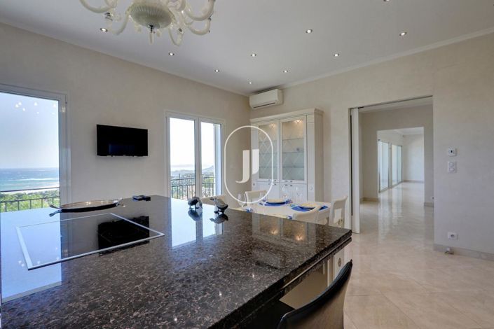 Image No.22-7 Bed House for sale