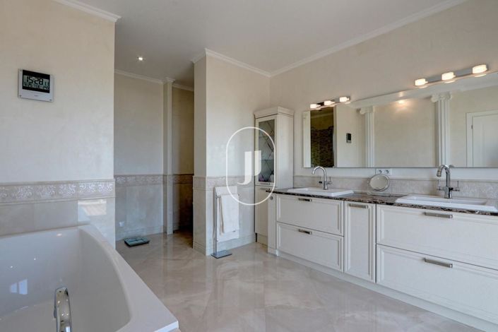 Image No.32-Maison de 7 chambres à vendre à Sainte-Maxime