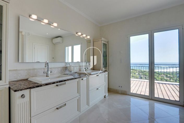 Image No.35-7 Bed House for sale