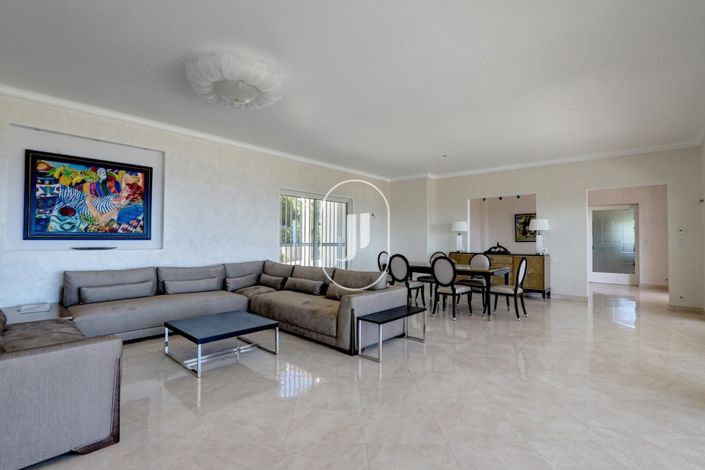 Image No.4-7 Bed House for sale