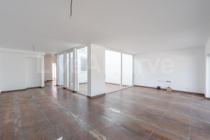 Image No.10-3 Bed House for sale