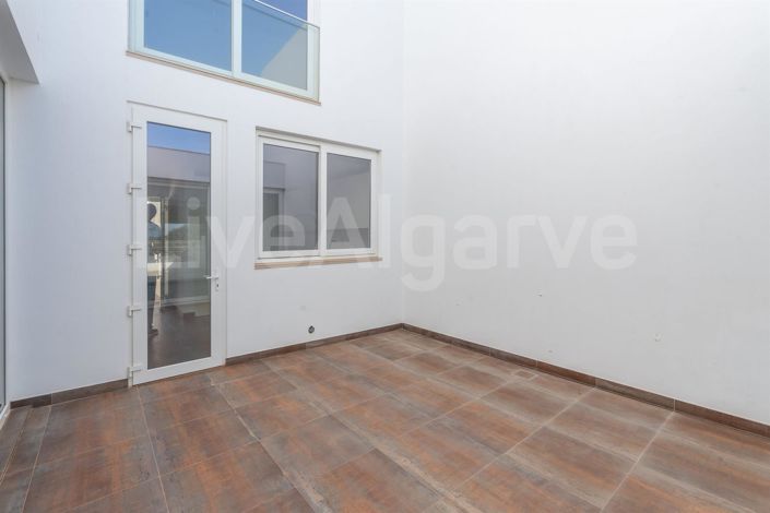 Image No.12-3 Bed House for sale