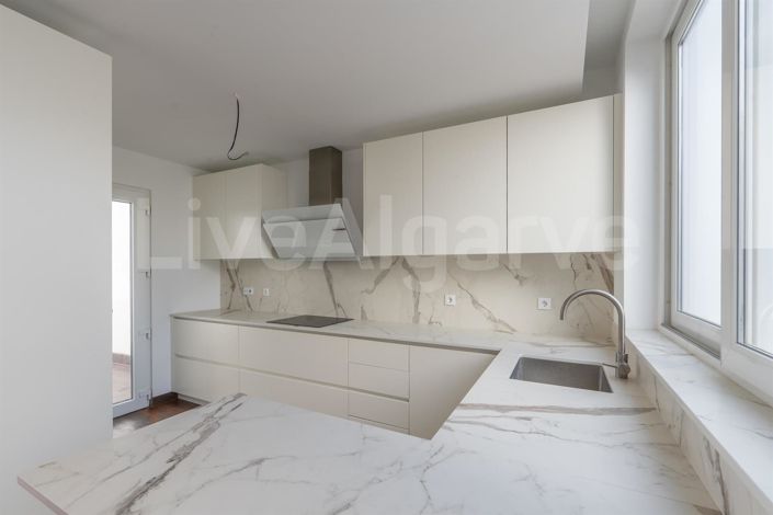 Image No.13-3 Bed House for sale