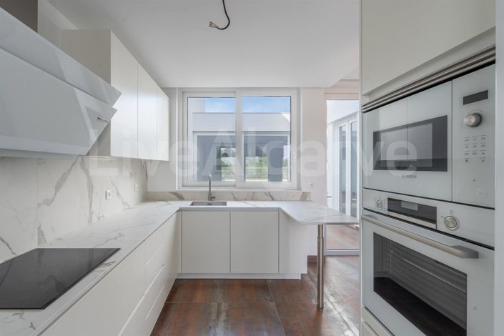 Image No.14-3 Bed House for sale