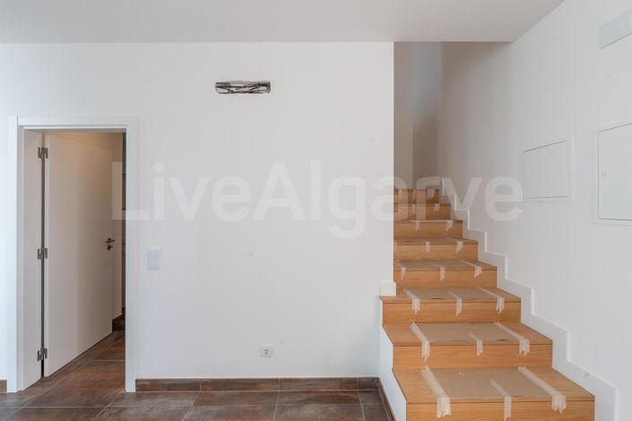 Image No.15-3 Bed House for sale