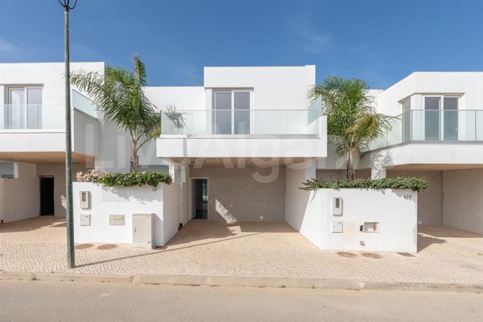 Image No.2-3 Bed House for sale