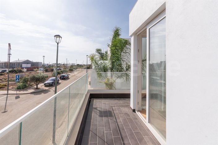 Image No.24-3 Bed House for sale