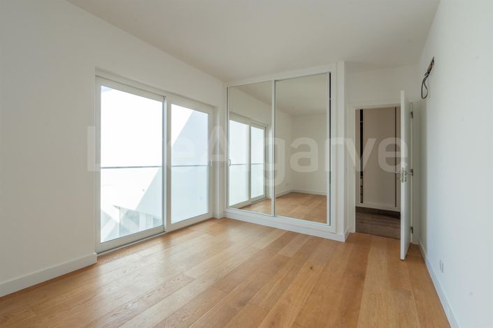 Image No.28-3 Bed House for sale