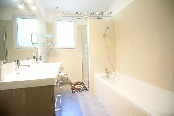 Image No.49-4 Bed Property for sale