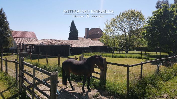 Image No.10-6 Bed Property for sale