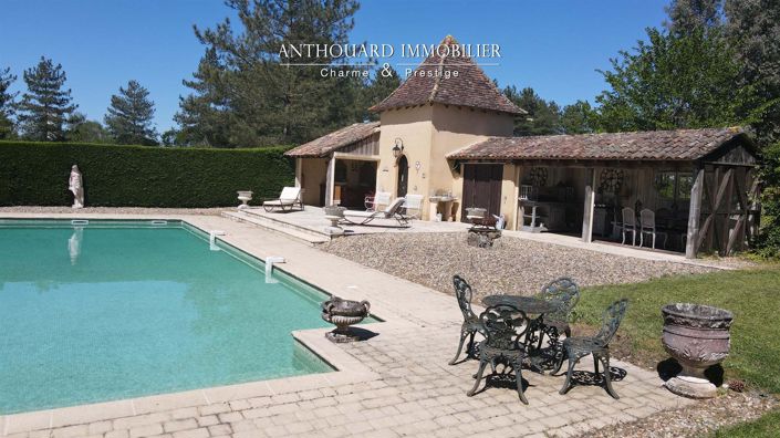 Image No.16-6 Bed Property for sale