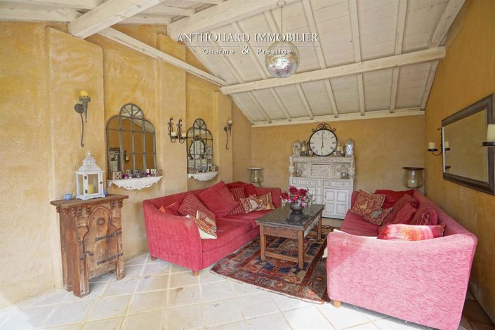 Image No.23-6 Bed Property for sale