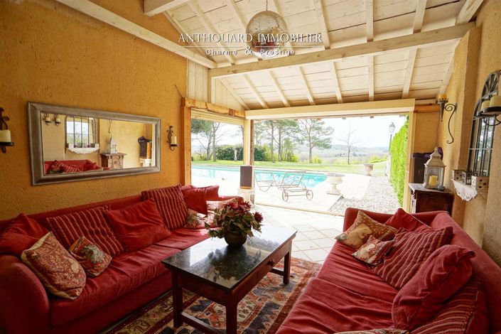 Image No.24-6 Bed Property for sale