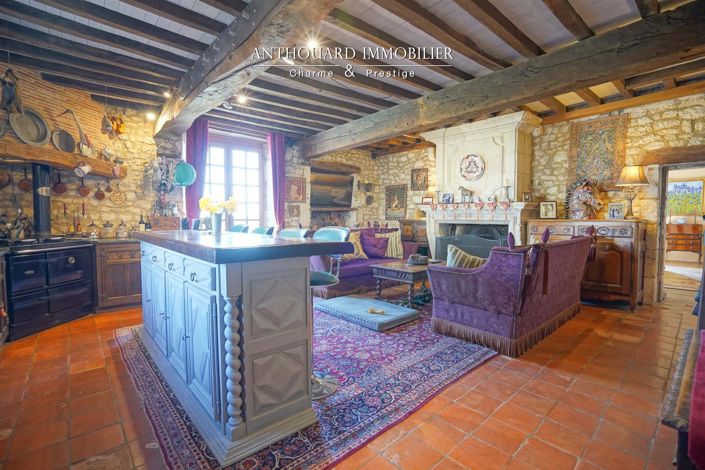 Image No.30-6 Bed Property for sale