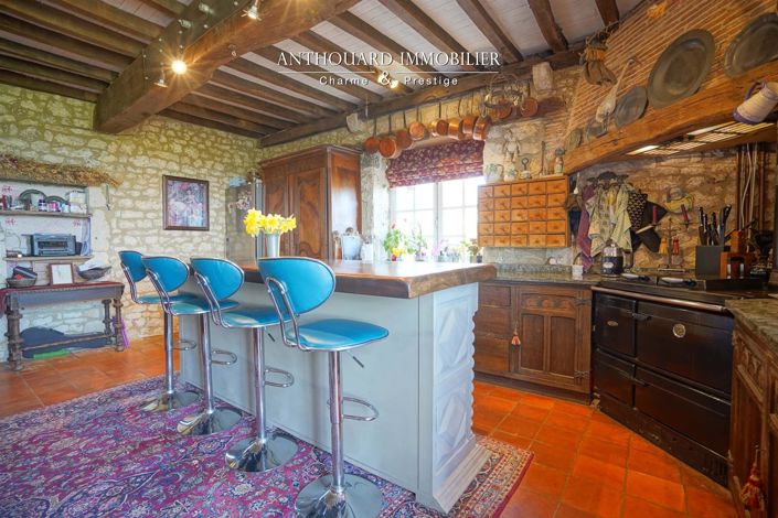 Image No.31-6 Bed Property for sale