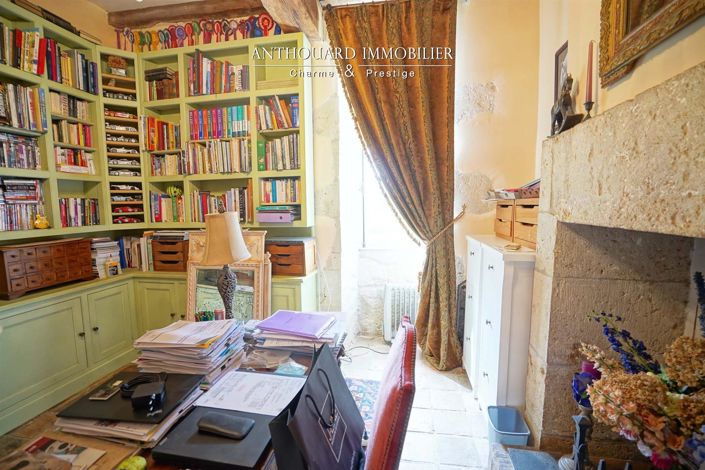 Image No.52-6 Bed Property for sale