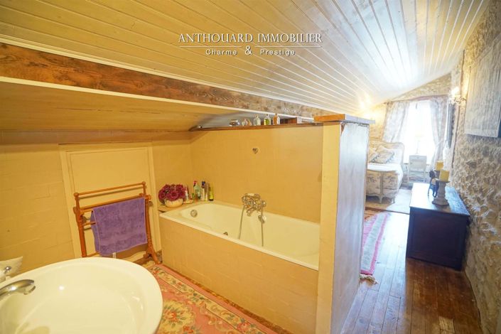 Image No.54-6 Bed Property for sale