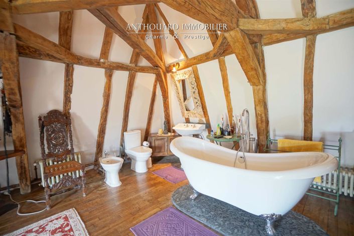 Image No.60-6 Bed Property for sale