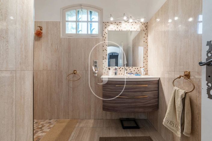 Image No.12-4 Bed House for sale