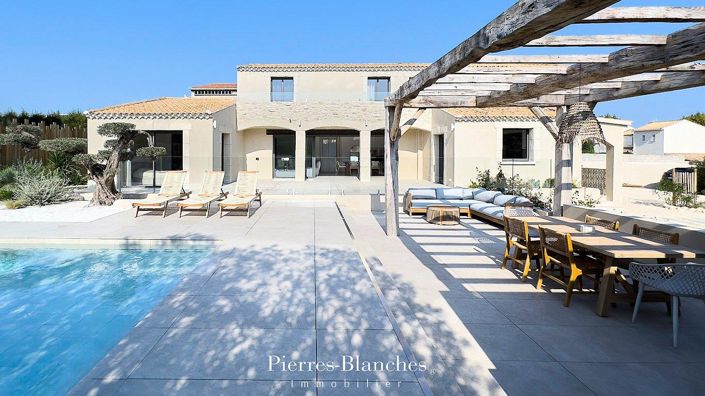 Image No.10-5 Bed House for sale