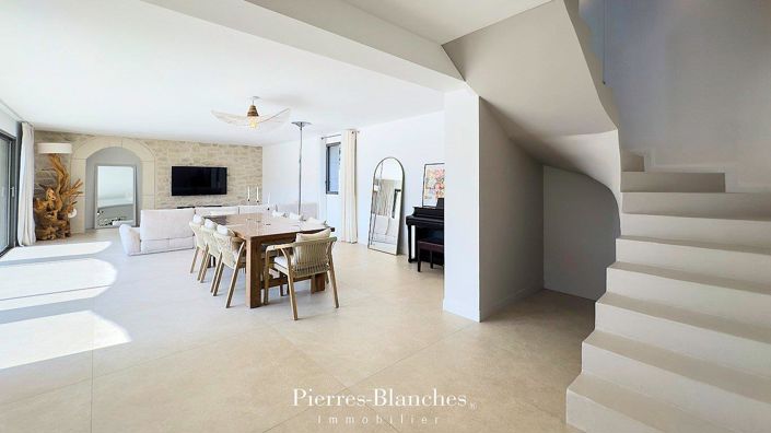 Image No.3-5 Bed House for sale