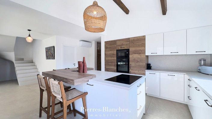 Image No.6-5 Bed House for sale