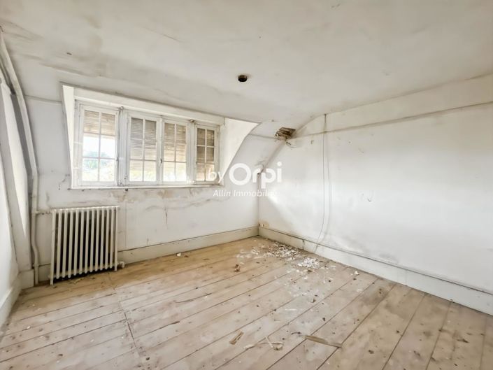 Image No.18-6 Bed House for sale