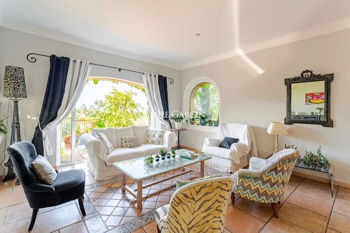 Image No.3-5 Bed House for sale