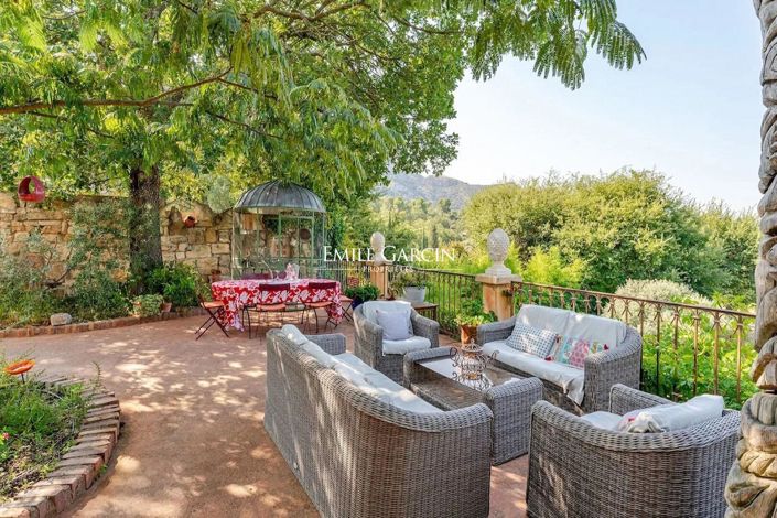 Image No.7-5 Bed House for sale