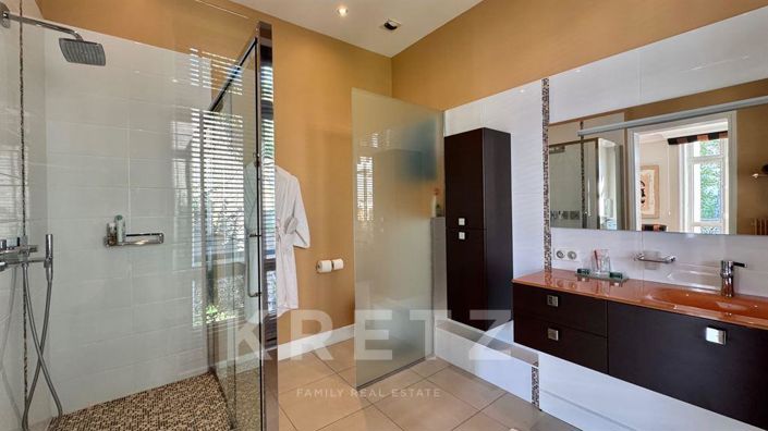 Image No.9-7 Bed House for sale