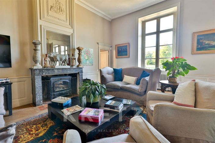 Image No.14-9 Bed Property for sale