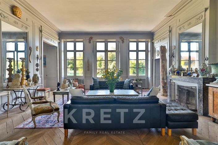 Image No.14-9 Bed Property for sale