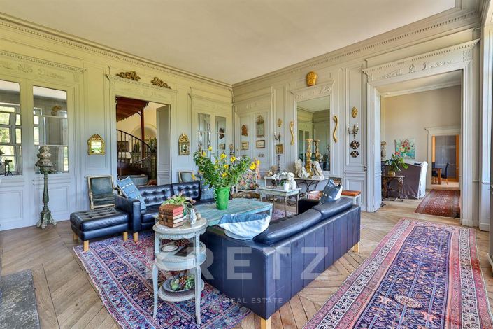 Image No.16-9 Bed Property for sale