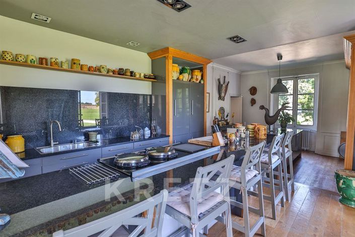 Image No.6-9 Bed Property for sale